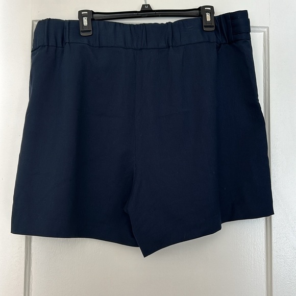 Dark blue banana republic shorts - Picture 2 of 4